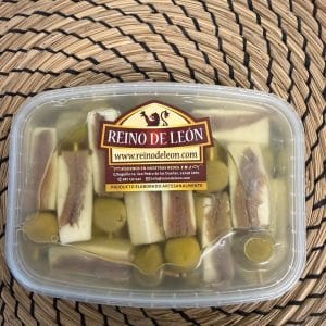 PINCHO DE ANCHOA, QUESO DE OVEJA Y ACEITUNA